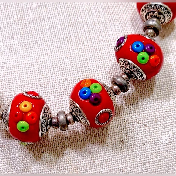 Boho beaded multicolor with magnetic closure necklace… Chunky and Cute!! VINTAGE - Picture 3 of 5